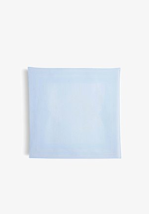 Foulard quadrato azzurro chiaro con motivo geometrico a linee sottili e bordo cucito, disteso su sfondo bianco.