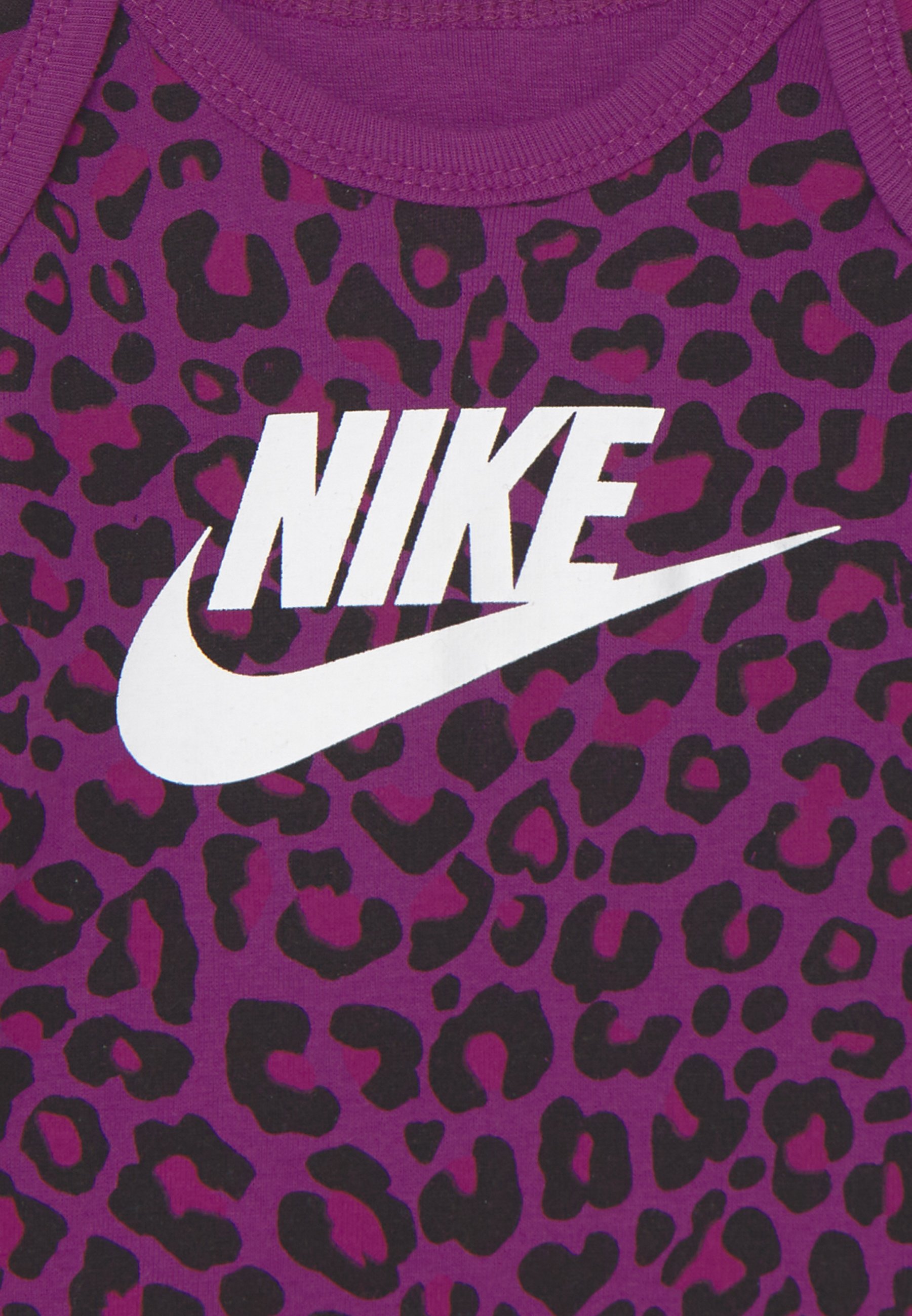 bonnet nike violet