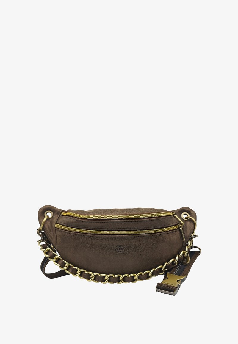 Sac à taille en daim marron avec deux zips dorés, détails en chaîne dorée et sangle ajustable avec une boucle dorée.