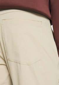 Mammut RUNBOLD ZIP OFF PANTS WOMEN - Hlače za na prostem - savannah