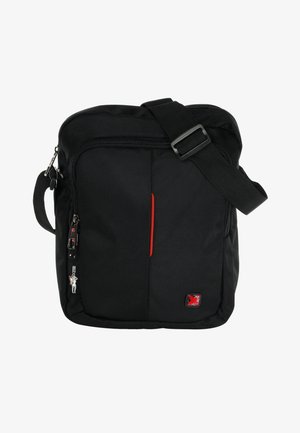 Zwarte, gestructureerde stoffen boodschappentas met verstelbare riem, ritssluitingen en rode accenten aan de voorkant. Ongeveer middelgroot van formaat.