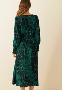 Friends Like These SHIRRED PUFF SLEEVE MIDI REGULAR FIT - Vestido informal - green black print