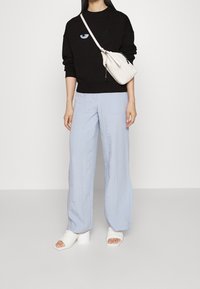 CHIARA FERRAGNI Sudadera - black