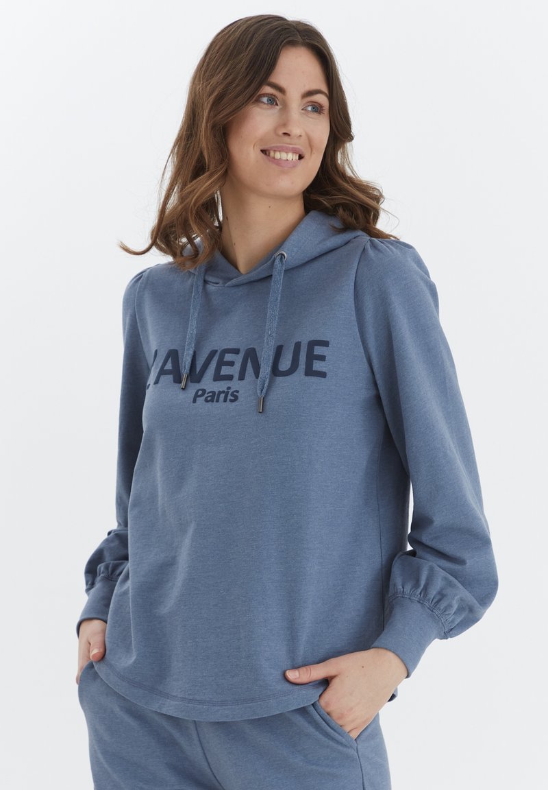 Blå hoodie i mjukt material med en avslappnad passform, med en dragsko i huvan och "AVENUE Paris" tryckt med mörka bokstäver. Långa ärmar.
