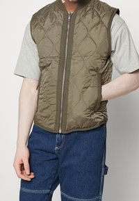 Abercrombie & Fitch Veste sans manches - green