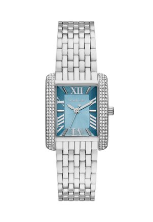 Sølv metalleds-armbåndsur med rektangulært blåt urværk, romertal og krystalaccenter langs siderne af urkassen.