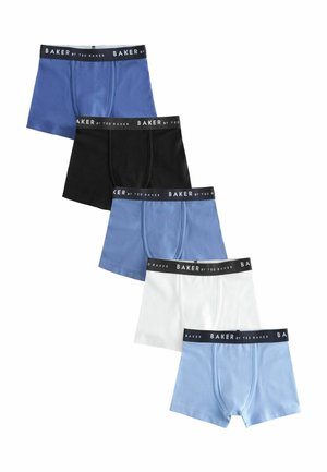 Fünf Paar Herren-Boxershorts in Blau, Schwarz, Weiß und Hellblau, jeweils mit einem schwarzen Bund, auf dem "Baker by Ted Baker" steht.