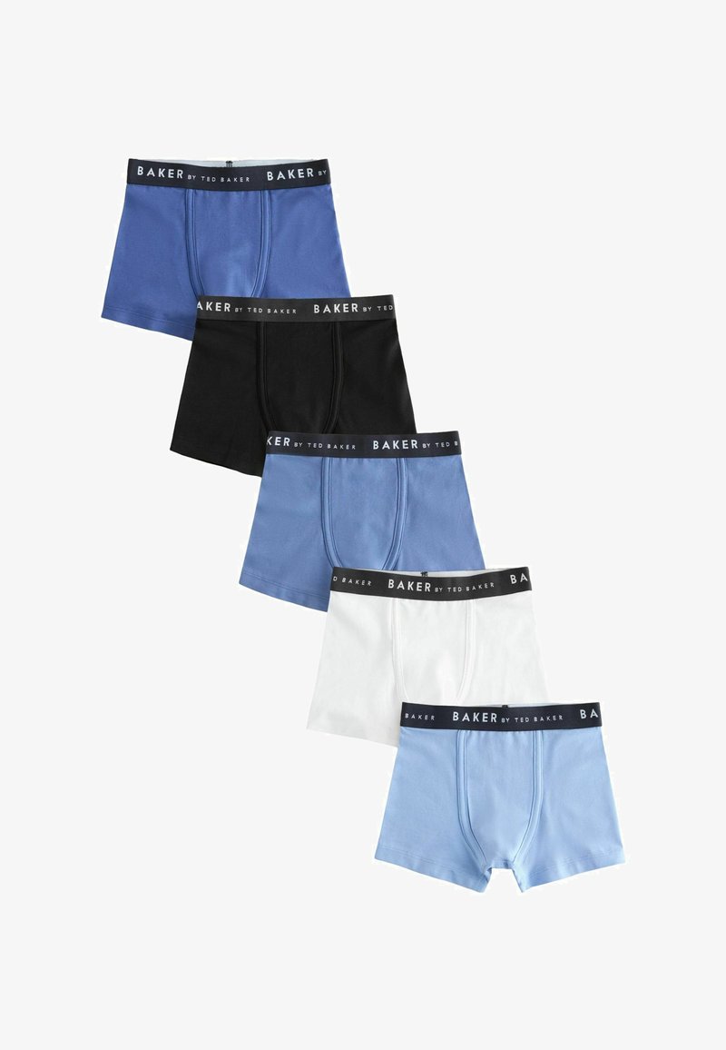 Cinq paires de boxers pour hommes en bleu, noir, blanc et bleu clair, chacun doté d'une ceinture noire portant l'inscription « Baker by Ted Baker ».