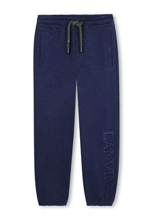 Pantalon de jogging bleu marine avec taille élastique, cordon vert et noir, poches latérales, poignets élastiques, et "LANVIN" brodé verticalement sur la jambe gauche.