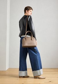 Anna Field Håndveske - taupe