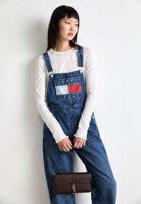 Tommy Jeans DUNGAREE - Tuinbroek - denim medium