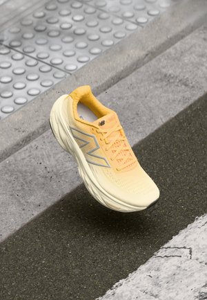 FRESH FOAM X 1080 V14 - Katujuoksukengät - clementine