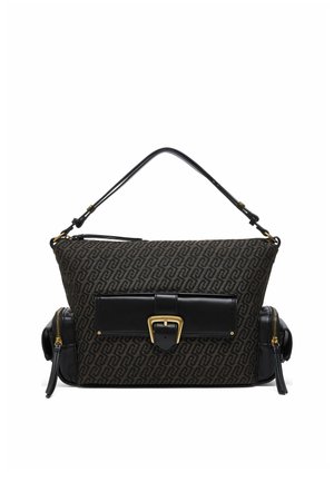 Schwarze und dunkelgraue gemusterte Handtasche mit einem einzelnen oberen Griff, zentralem Leder-Schnallenfach und seitlichen Reißverschlussfächern mit Quasten.