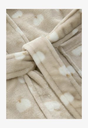 Béžový flanelový župan s bílými puntíky, se zavázaným pasem a jemnou texturou. Vyznačuje se útulným vzhledem a hladkým povrchem látky.