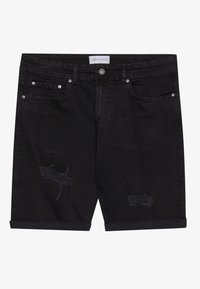 Pantalones cortos de mezclilla negros con detalles deshilachados, dobladillo enrollado, dos bolsillos delanteros y herrajes plateados. La etiqueta dice "Pier One."