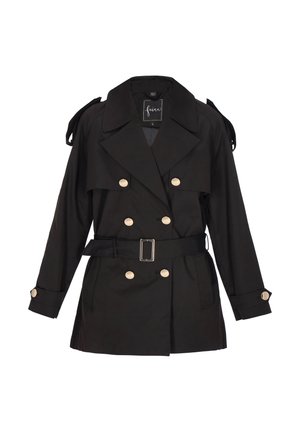 Musta kaksoisrintainen trenssitakki, jossa on kultaisen sävyn metalliosat, leveä kaulus, vyötäröllä vyö ja hihansuut.