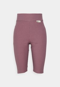 Shorts da bicicletta a coste, a vita media, di colore mauve con una cintura liscia. Presentano un piccolo etichetta con logo sul davanti. Texture morbida, design aderente.