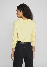 VILA VIRIL O-NECK  - Camisola - pale banana