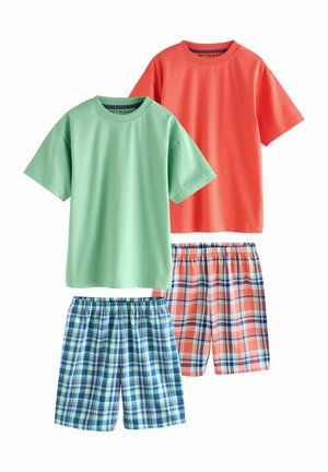 Zwei kurzärmlige Baumwoll-T-Shirts, eines in Koralle und eines in Mintgrün, kombiniert mit passenden karierten Shorts in Korallen- und Blautönen.