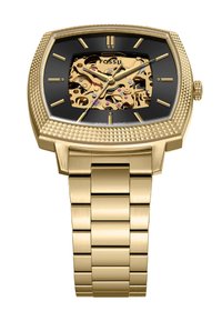 Montre en métal doré avec un boîtier carré, un cadran noir et un design transparent en squelette. Caractérisée par une lunette texturée et un bracelet à maillons.
