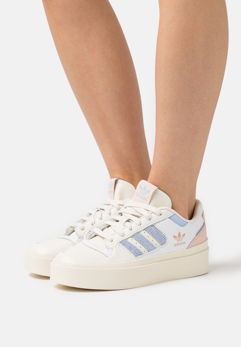adidas Originals FORUM BONEGA Sneakers low off white/blue dawn