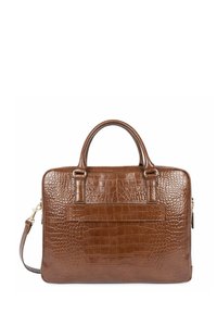 Borsa in pelle con stampa a coccodrillo marrone, dotata di due manici superiori, una tracolla rimovibile e una tasca frontale. Texture liscia e forma strutturata.