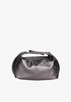 Chiara Ferretti, Handtas - l ferro