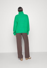 Custommade Sweter