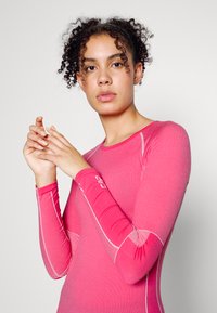 CMP WOMAN SEAMLESS SWEAT - Maglietta intima - fucsia melange