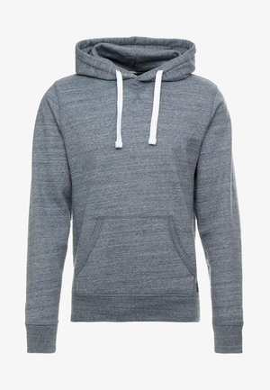 Szürke kapucnis pulóver puha, texturált anyagból készült. Elülső zsebével, fehér zsinórokkal, valamint bordás mandzsettákkal és aljjal rendelkezik. Hétköznapi dizájn.