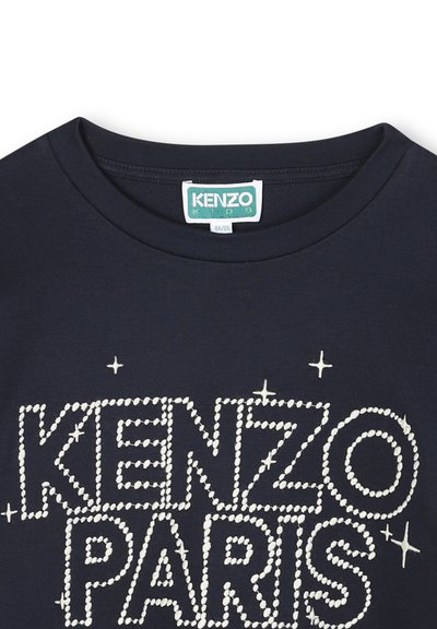 Marine T-shirt van katoen, met witte parelachtige tekst "KENZO PARIS" en steraccenten, ronde halslijn en korte mouwen.