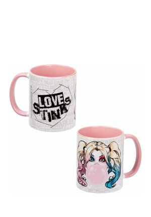 Weißer Becher mit rosa Innenfläche und Griff, mit einer Comic-Frau mit rosa und blauem Haar, die Kaugummi bläst, und den Worten "Love Stinks" in schwarzen Buchstaben.