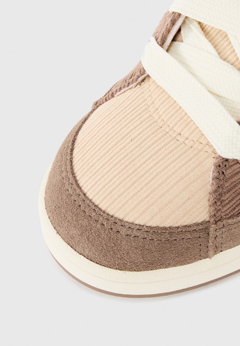 adidas Originals CAMPUS 00S BETA UNISEX - Trainers - earth strata/off white/magic  beige/beige - Zalando