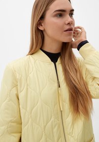s.Oliver COL DROIT - Wintermantel - hellgelb