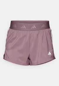 Fialové sportovní šortky s širokým elastickým pasem a logem Adidas na levé nohavici, s decentním designem tří pruhů na bocích.