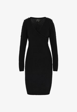 Čierne pletené šaty s výstrihom do V, dlhými rukávmi a textúrovanými korálkovými detailmi na pleciach. Úzky strih, dĺžka po kolená.
