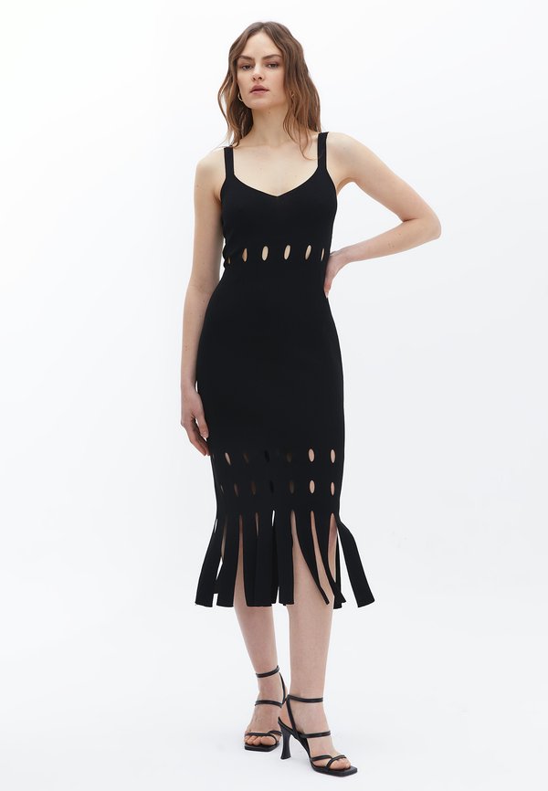 WITH CUT OUT DETAIL - Etuikleid