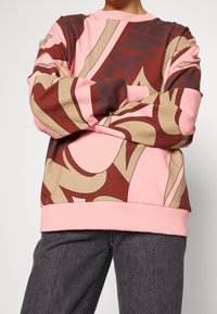 HUGO Sweatshirt - pink