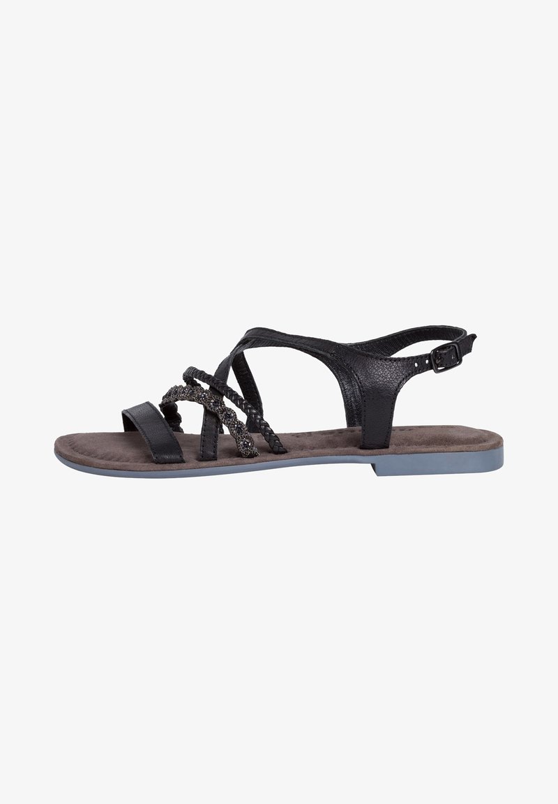Sandal in pelle nera con multiple cinghie, caratterizzata da un design intrecciato e dettagli decorativi. Sottopiede in morbido marrone e suola esterna azzurra chiara.
