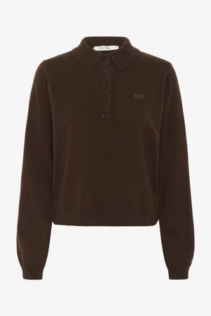 Brun strikket genser med polo krage, fem knappers stolpe og brodert logo. Lange ermer med tettsittende mansjetter, kort design.