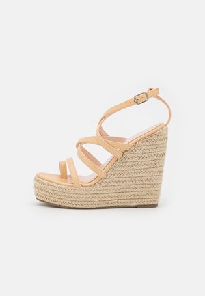 Sandaler m/ kilehæl - nude