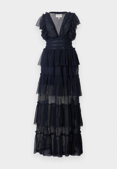 Robe maxi en mesh à étages bleu marine, avec décolleté plongeant en V, manches courtes volantées et taille smockée.