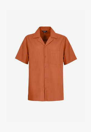 Chemise à manches courtes en tissu orange rouille, dotée d'un devant à boutons, d'un col classique et d'une poche poitrine unique. Texture lisse.