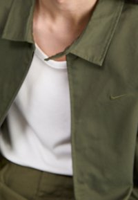 Nike Sportswear Lehká bunda - khaki