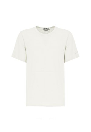 Prosty biały T-shirt z krótkim rękawem i okrągłym dekoltem, z małym logo na lewym rękawie, przedstawiony na białym tle.