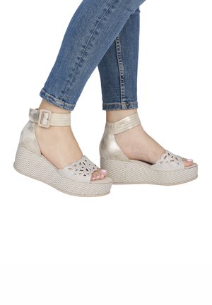 Rieker, RIEKER KEILSANDALETTEN 69457 - Sandales à talons hauts - beige