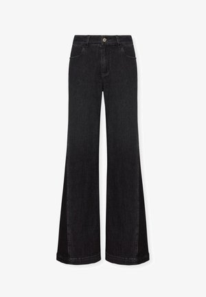 Zwarte wijde spijkerbroek van denim, met een hoge taille, voorketse pockets en subtiele stiksels. Klassiek ontwerp met uitlopende pijpen.