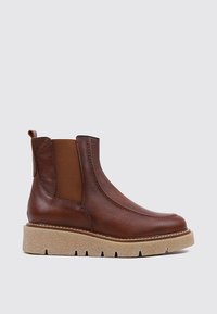 Sandra Fontán Botines de cuña - camel