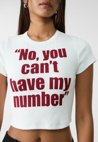 Stradivarius PLACEMENT - T-shirts print - mottled dark red