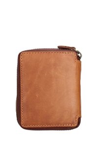 Portafoglio in pelle marrone, forma quadrata, con chiusura a zip. Presenta una texture liscia e dettagli di cucitura visibili.